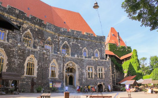 Zamek Grodziec – przez niektórych uważany za nawiedzony, pełen legend i burzliwej historii