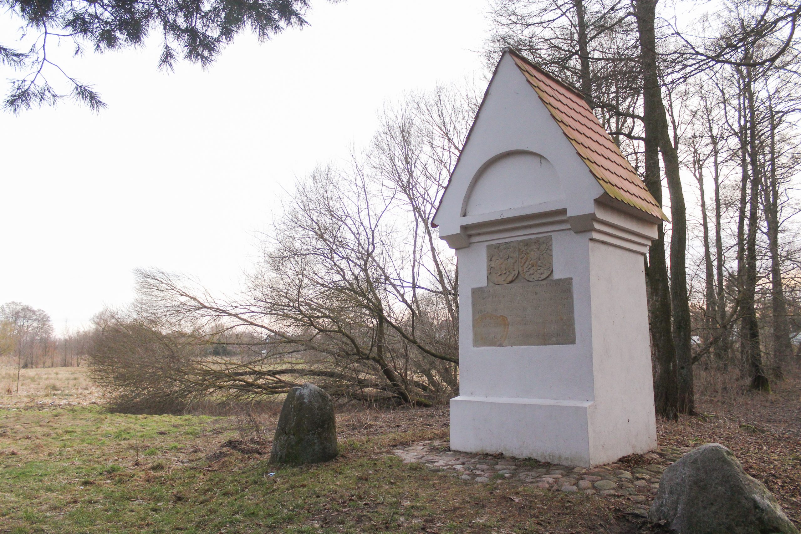 Słup graniczny w Boguszach wyznaczający granicę trzech państw